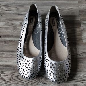 Propet Cicely Silver Comfort Flat Slip-On Shoes Women's Size 6.5 Wide